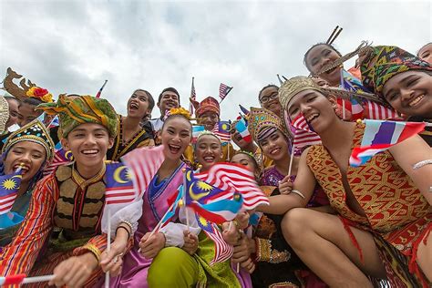  Faces: A Portrait of Malaysian Diversity  A Visual Symphony Capturing Human Emotion and Cultural Tapestry